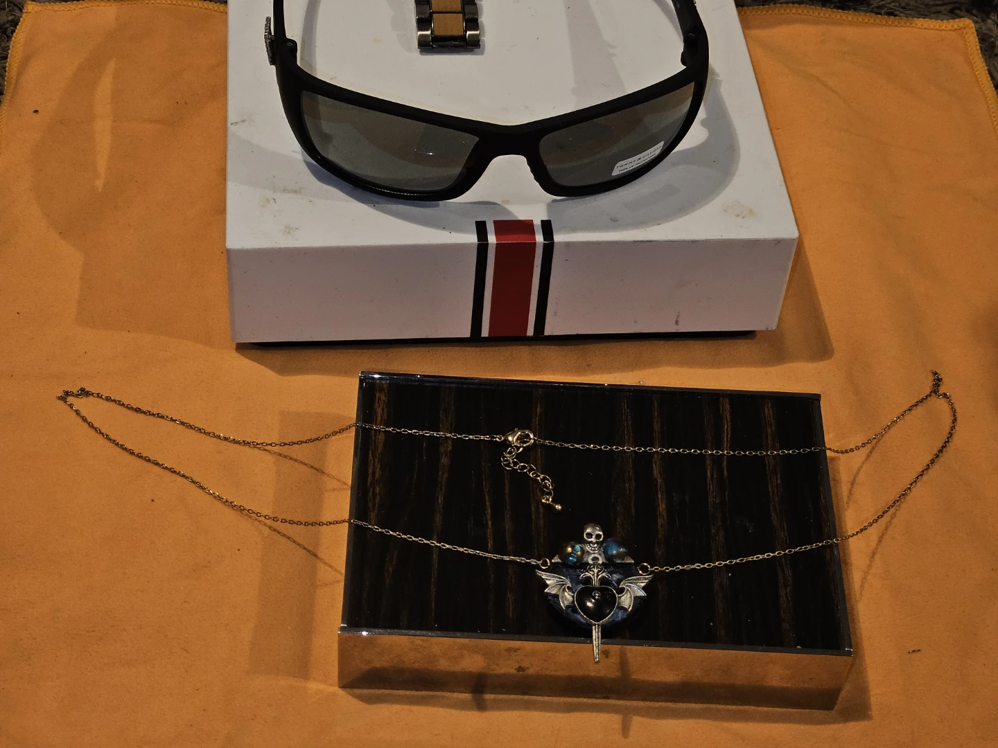 Tommy Hilfiger Sunglasses/ wristwatch/Necklace