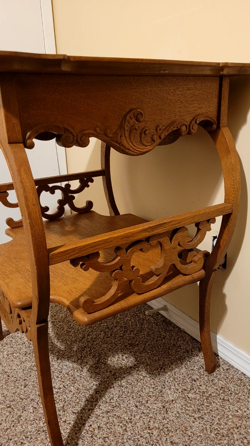 Antique Oak Parlor Table - photo 3