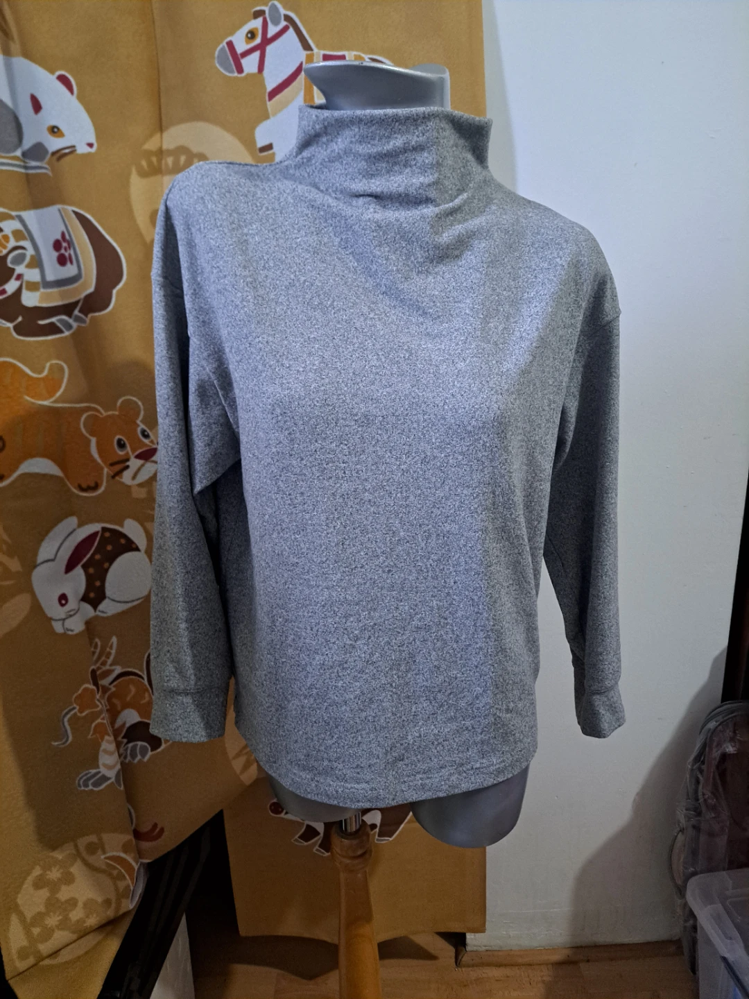 Uniqlo faux turtleneck sweater shirt