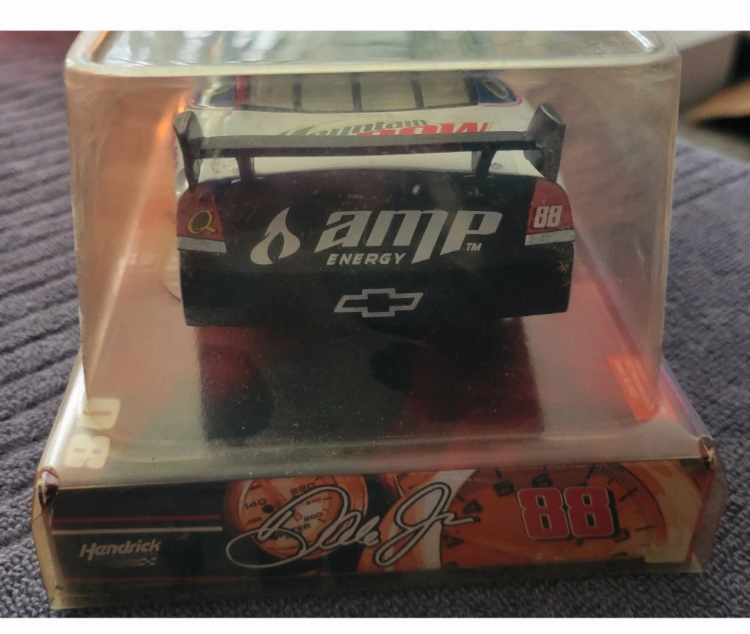 Winner's Circle Dale Earnhardt Jr. #88 1:24 NASCAR Diecast Car - photo 4