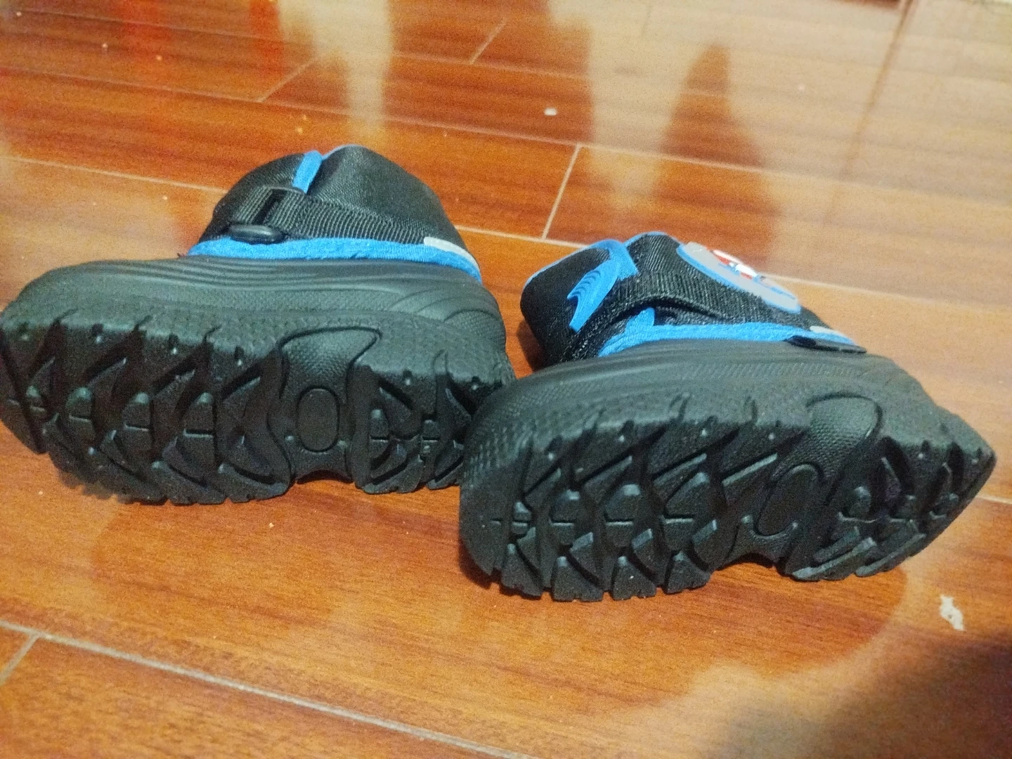 Snowski Black Boots - Size 5 - photo 3