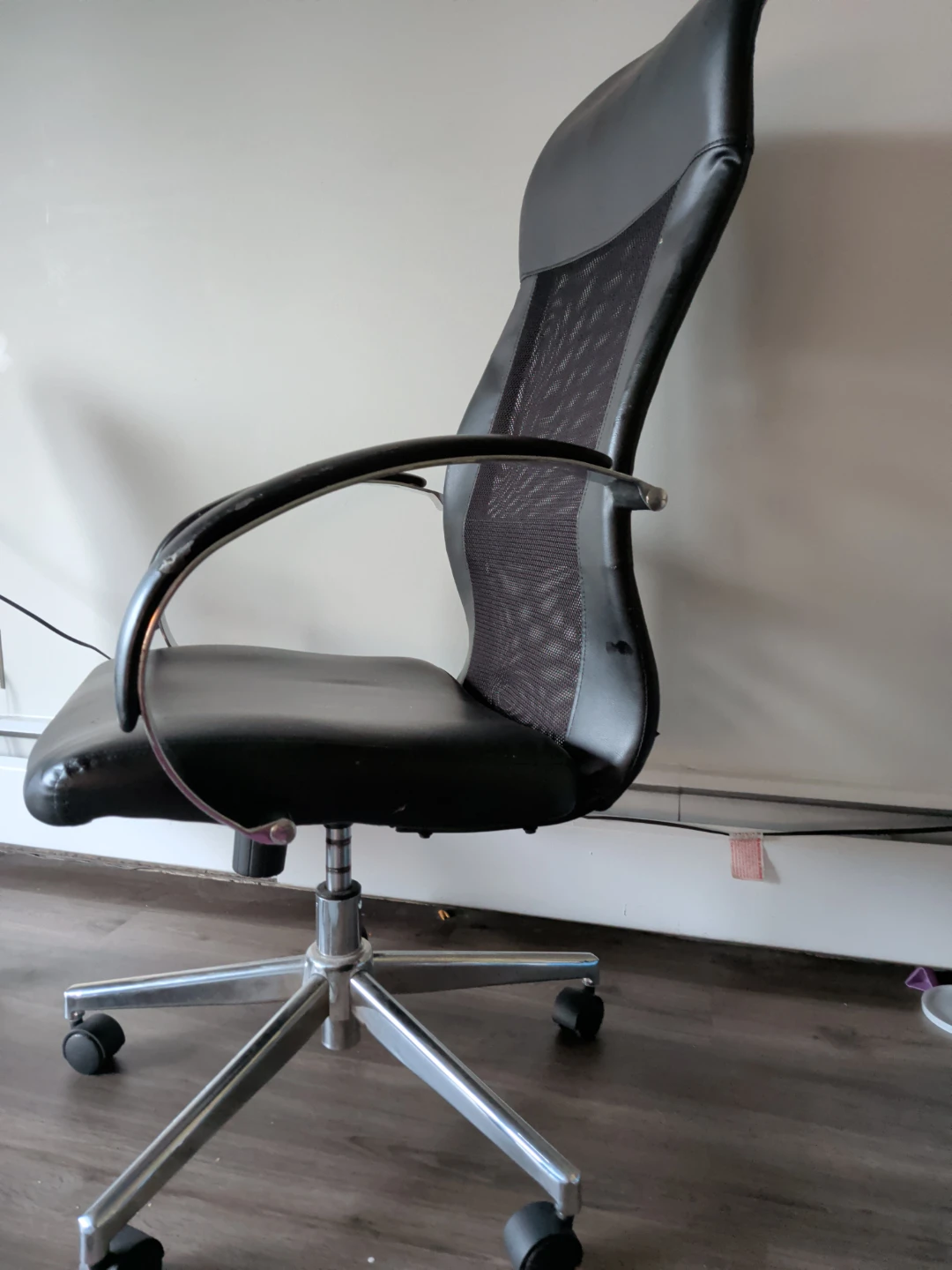 Black Office Chair - photo 2