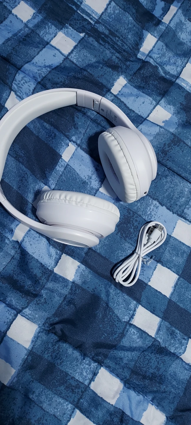 White Wireless Headphones with Charger - photo 2