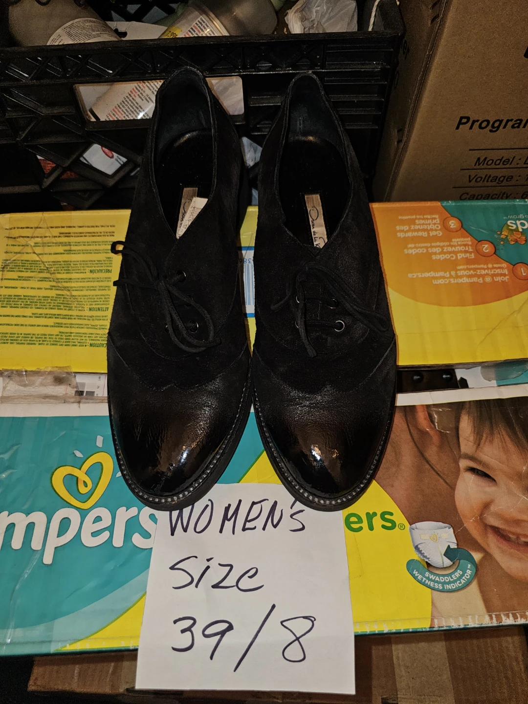 Oscar de la Renta Black Suede Wingtip Flats - photo 2