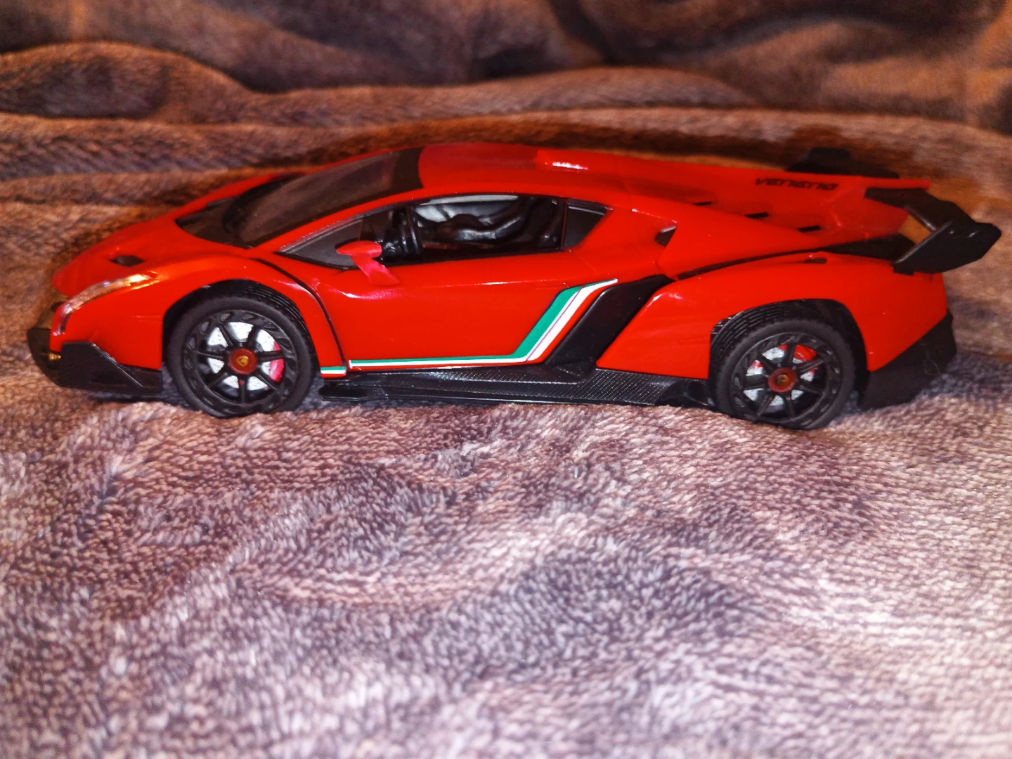 Red Lamborghini Veneno Remote Control Car - photo 2