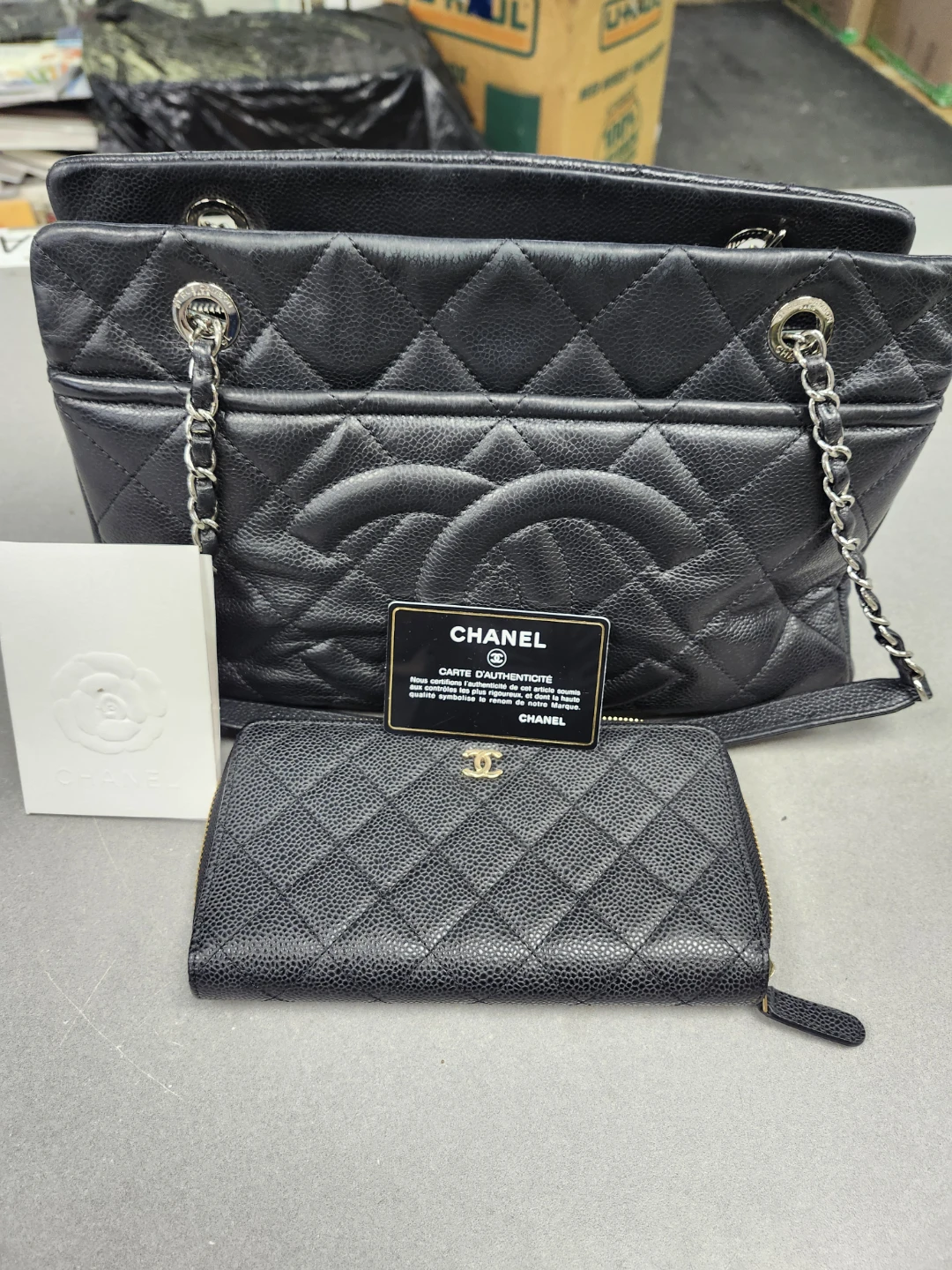 Chanel Black Leather Handbag & Wallet - photo 2