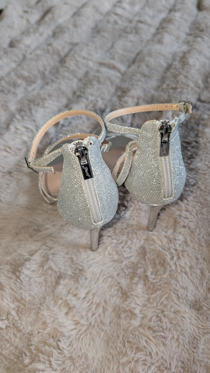 Jewel Badgley Mischka Silver Heels - Size 8 - photo 2