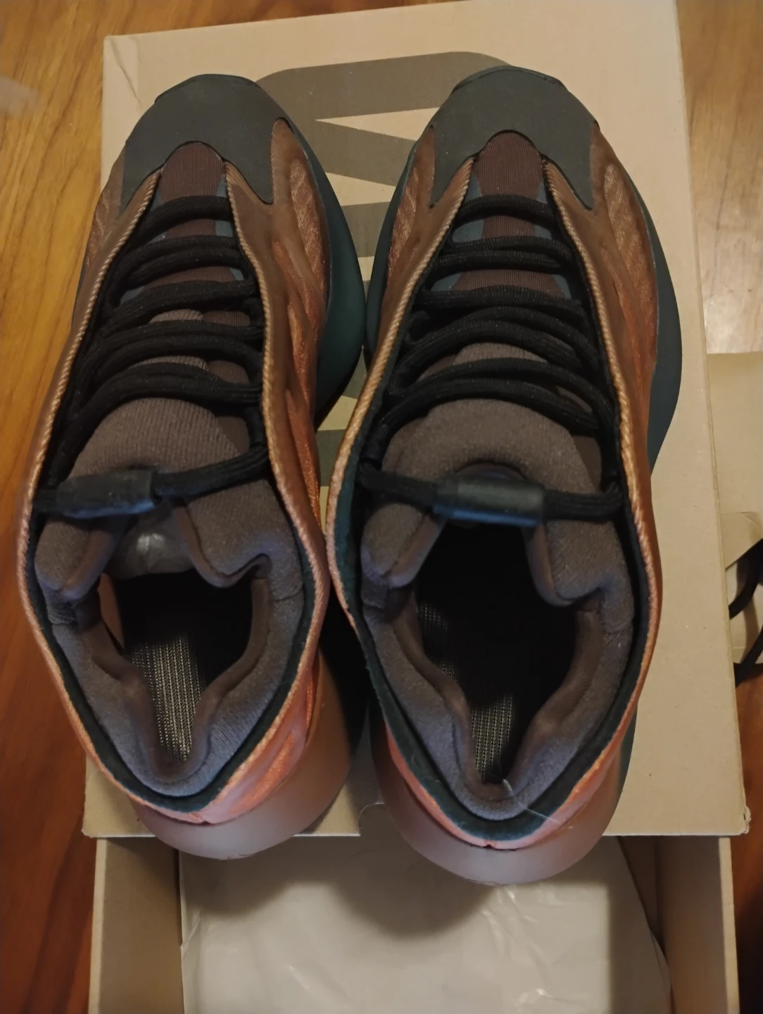 Yeezy 700 V3 Copper Fade 6.5 - photo 3