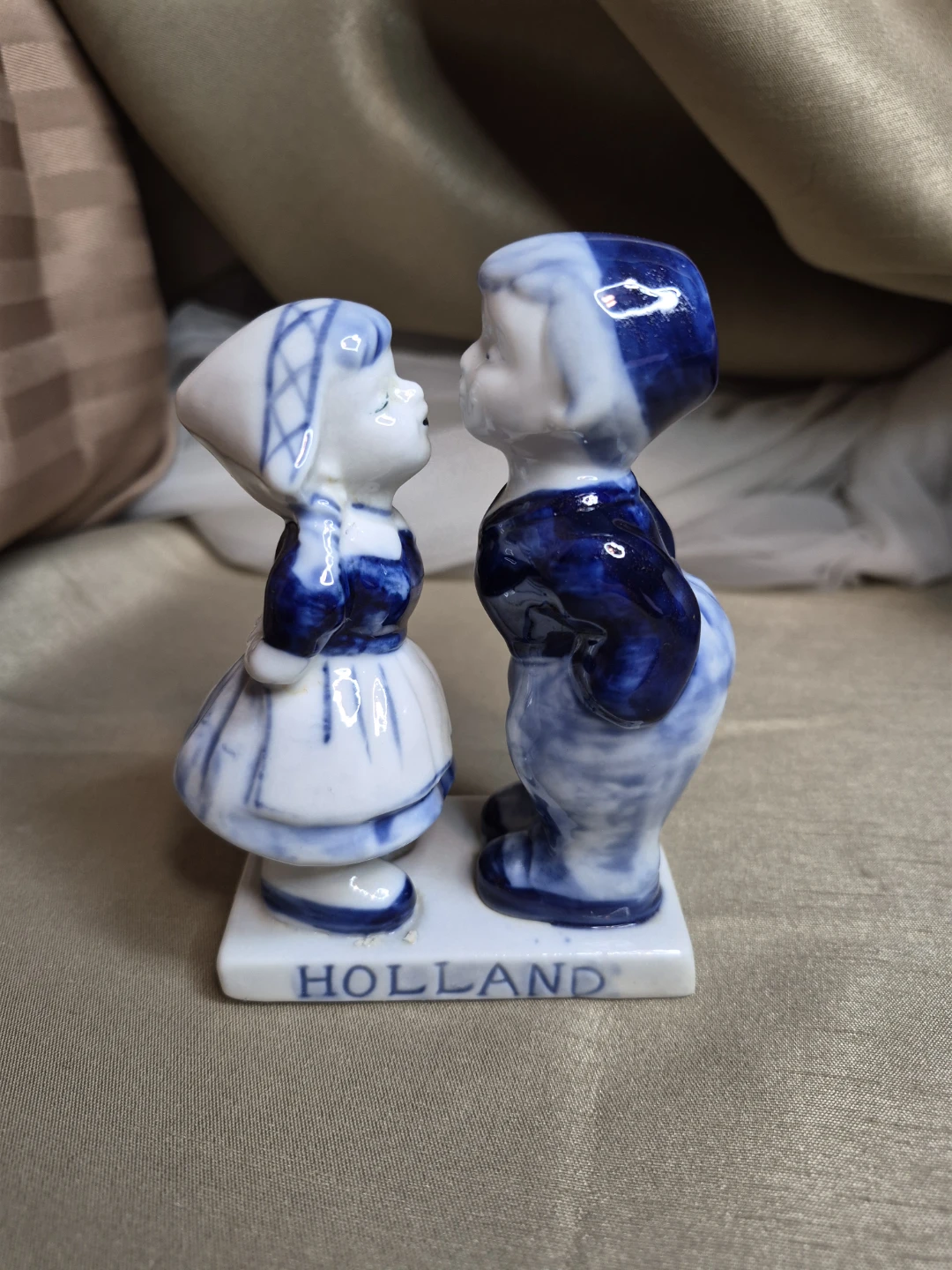 So Cute 5" Holland Blue Delft Porcelain Kissing Kids Figurine