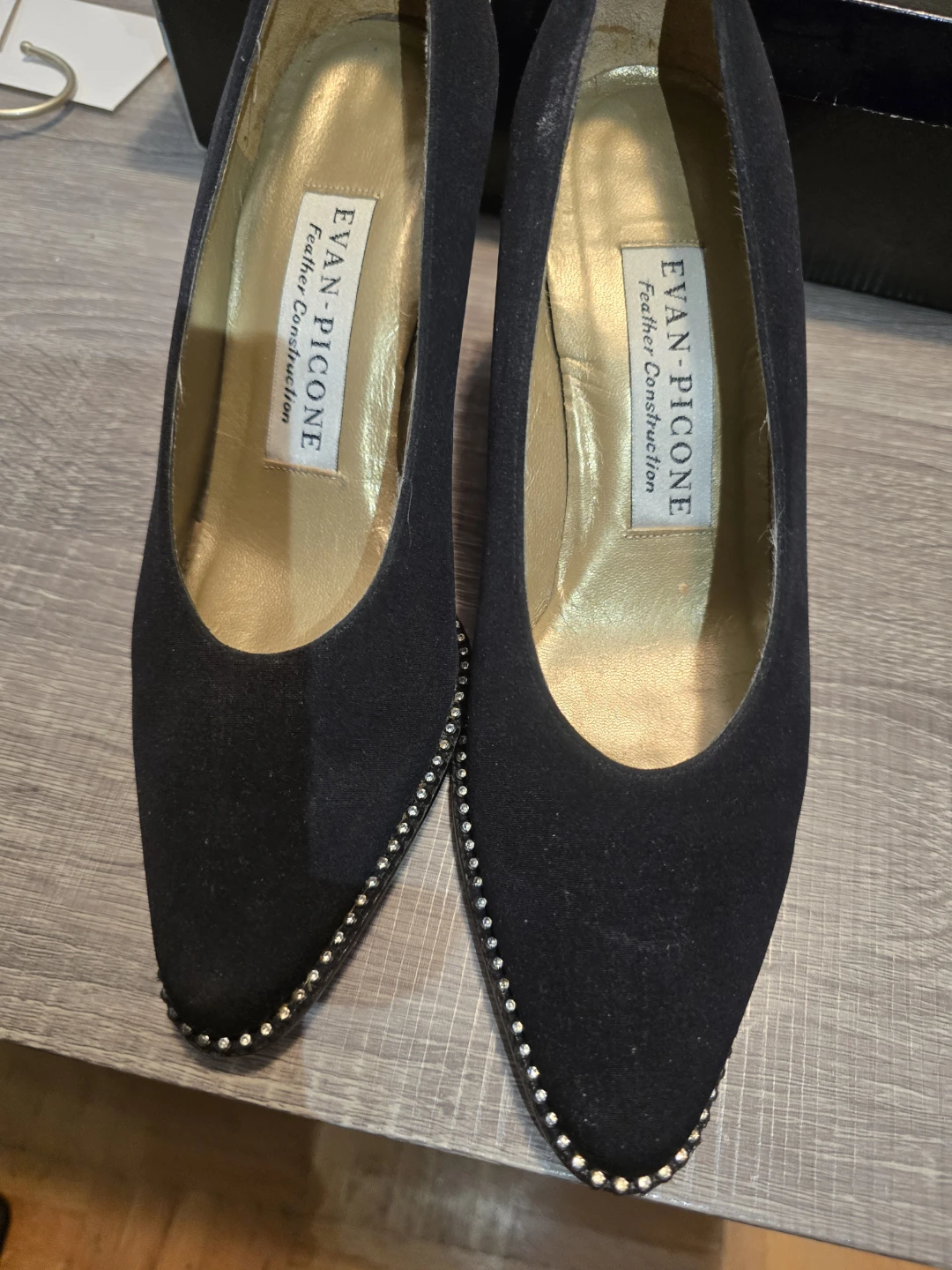 Evan-Picone Black Heels size 8- fits 7 - photo 2