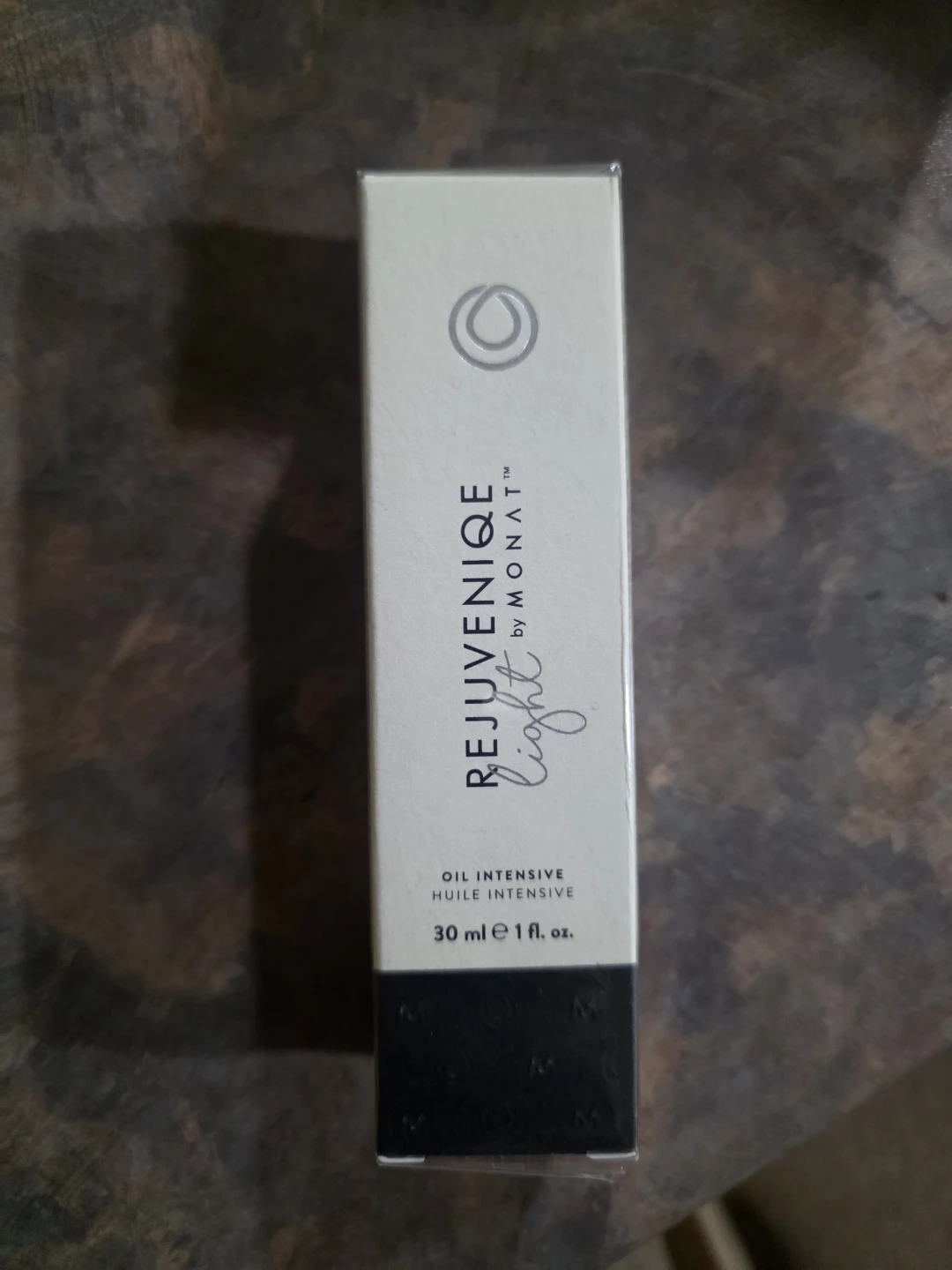 Monat Rejuveniqe Oil Light,  New!