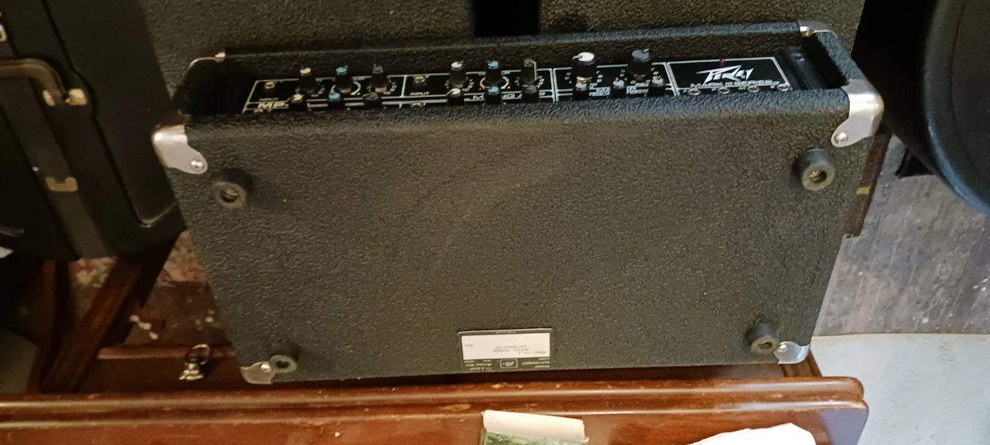 Peavey MP-4 Mark III Series Mixing Amp & Speakers - photo 3
