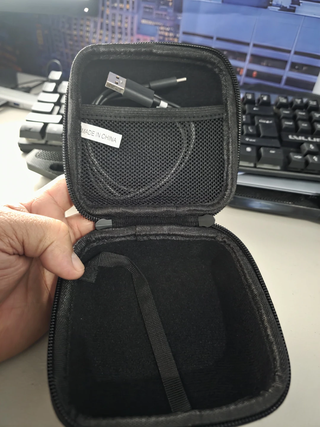 Netgear Nighthawk M6 Pro 5G WiFi 6E Mobile Router - photo 2