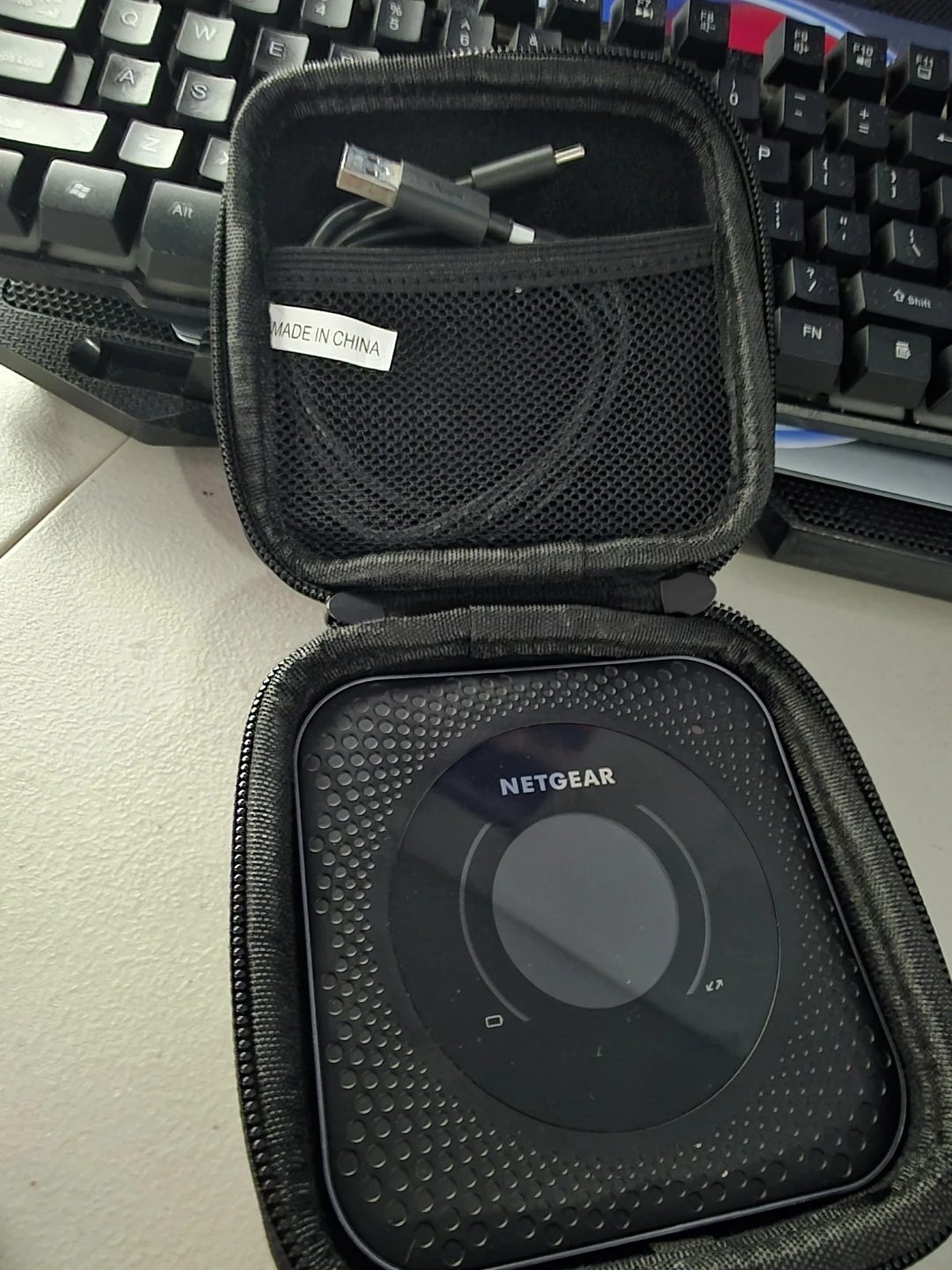 Netgear Nighthawk M6 Pro 5G WiFi 6E Mobile Router - photo 5
