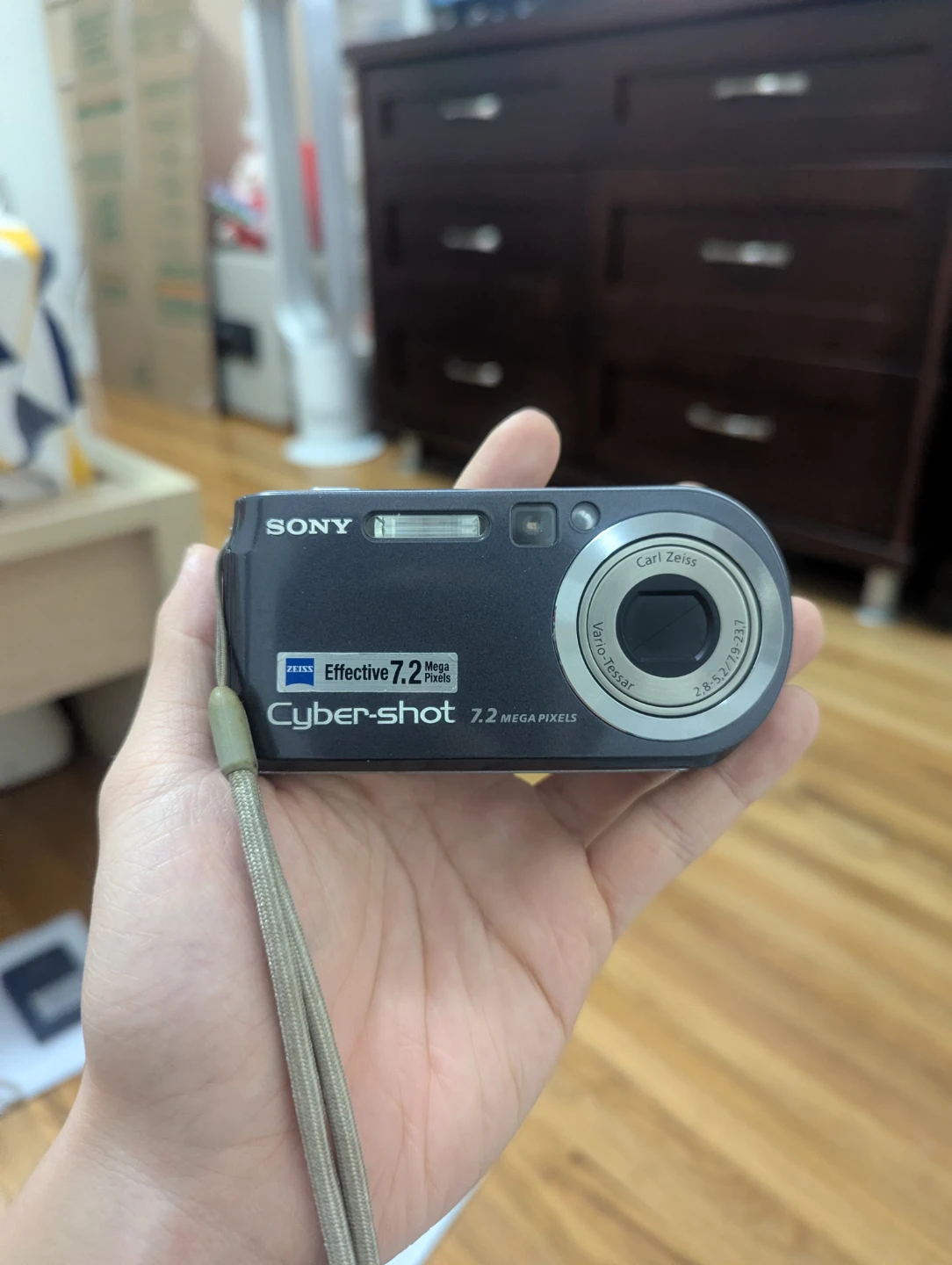 Sony Cyber-shot DSC-P200 7.2MP 3x Optical Zoom Digital Camera - photo 2