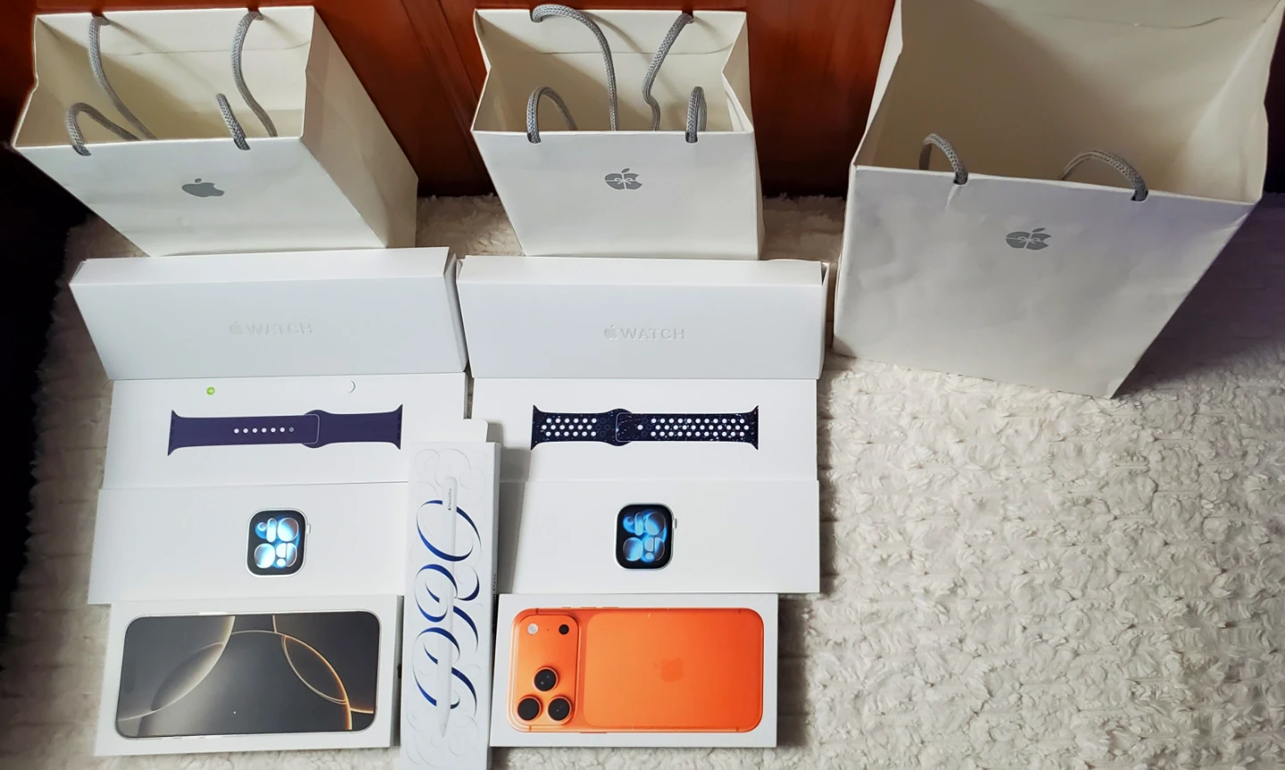 Apple Bundle empty boxes