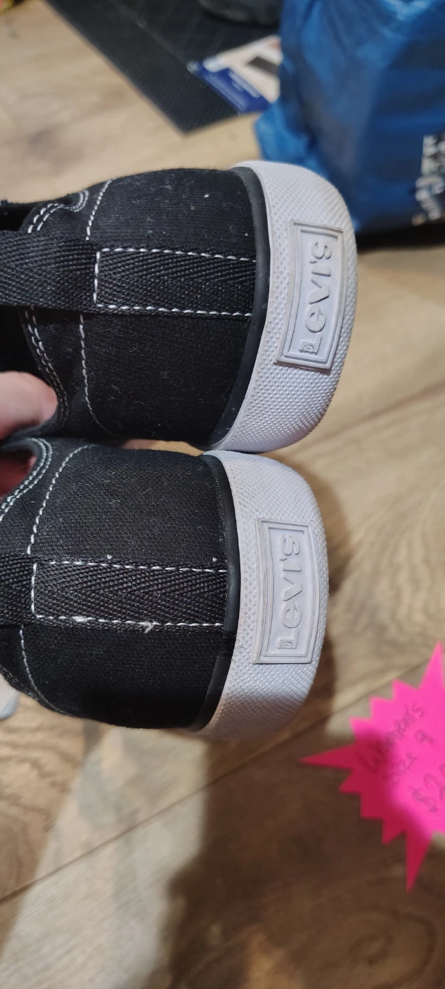 Women's Size 9 -Levi's Black Sneakers - photo 4