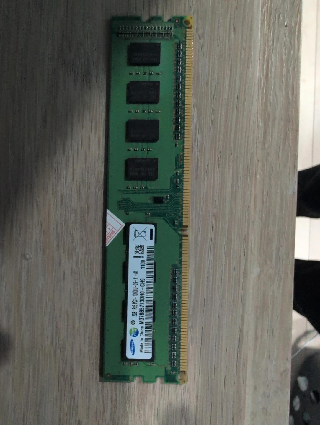 Samsung 2GB PC3-10600U RAM ddr3