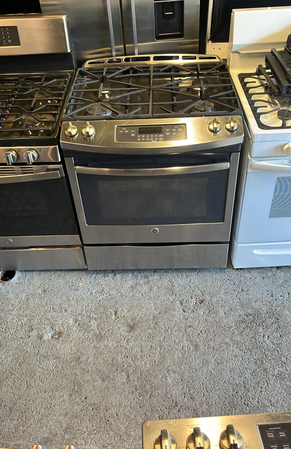 GE Stainless Steel Gas Range 30 inch - photo 2