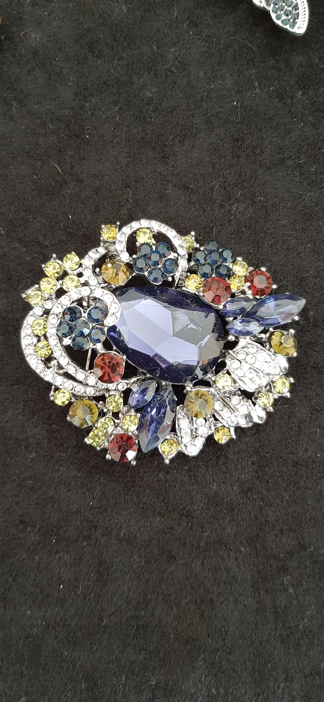 Vintage Style Brooch with Gemstones - photo 2