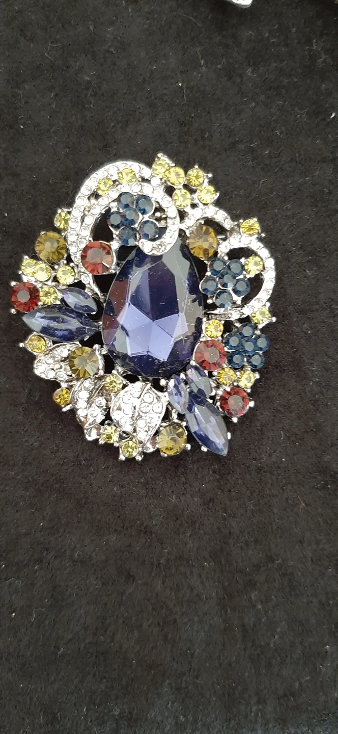 Vintage Style Brooch with Gemstones - photo 3
