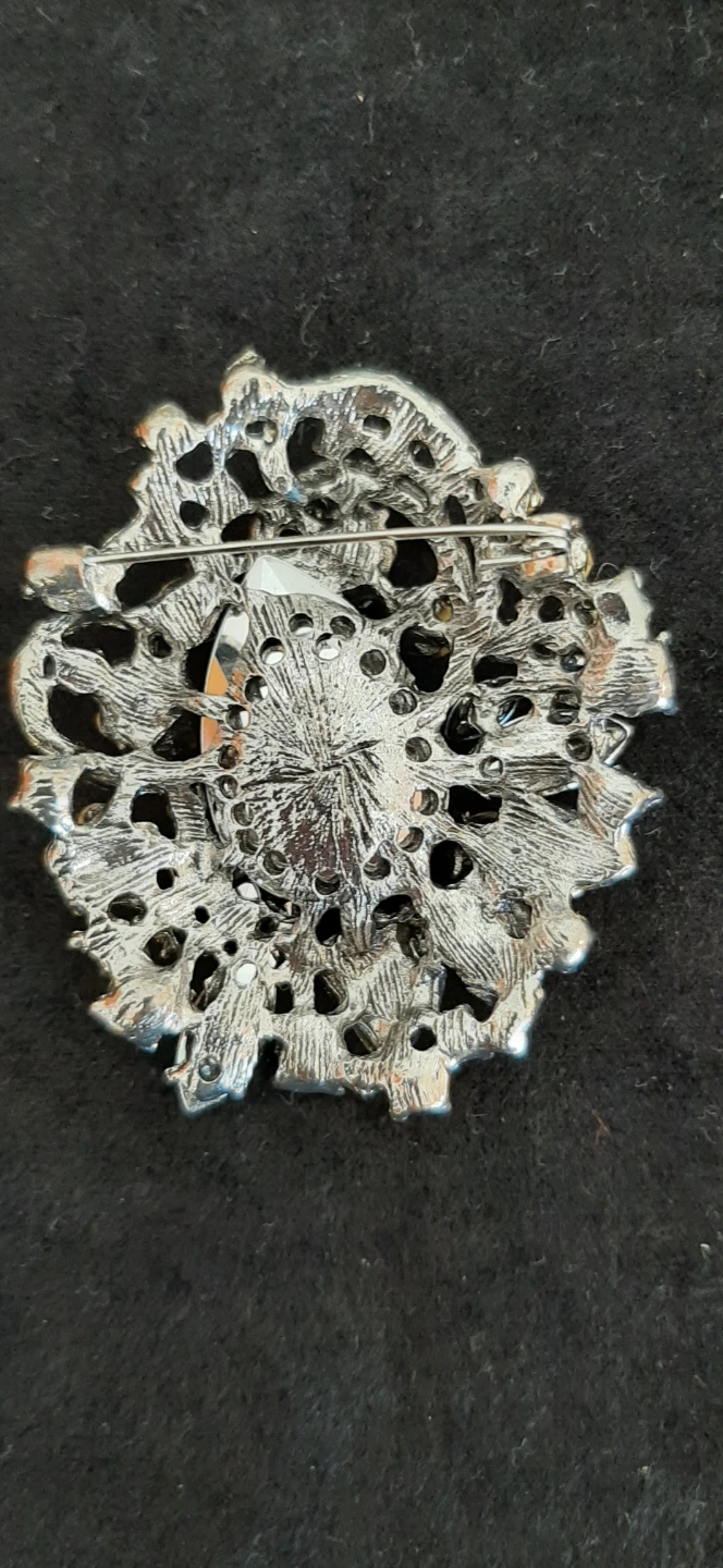 Vintage Style Brooch with Gemstones - photo 4