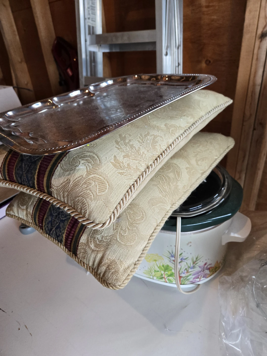 Assorted Home Decor Items located in Lake bonvista - photo 2
