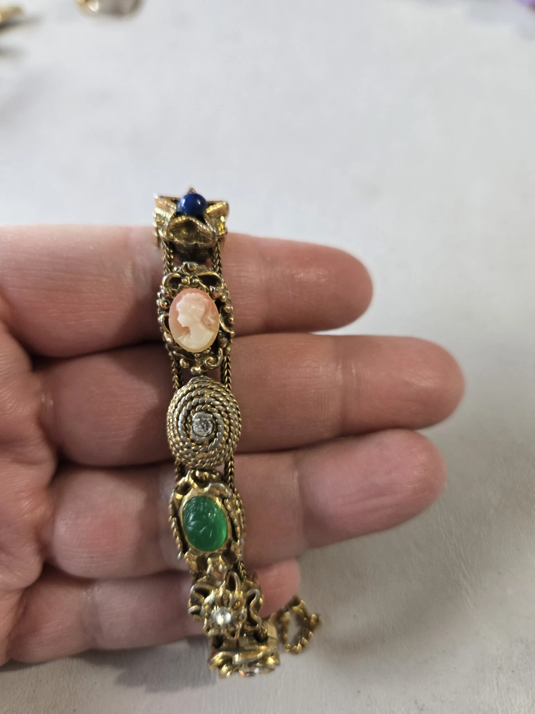 Vintage Gold Tone Floral Bracelet