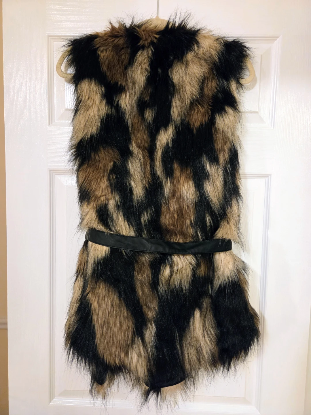 Selfie Couture Faux Fur Vest - Size M/L - photo 2