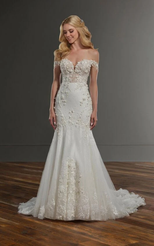 Off-shoulders Wedding Gown with Beautiful Train + Veil