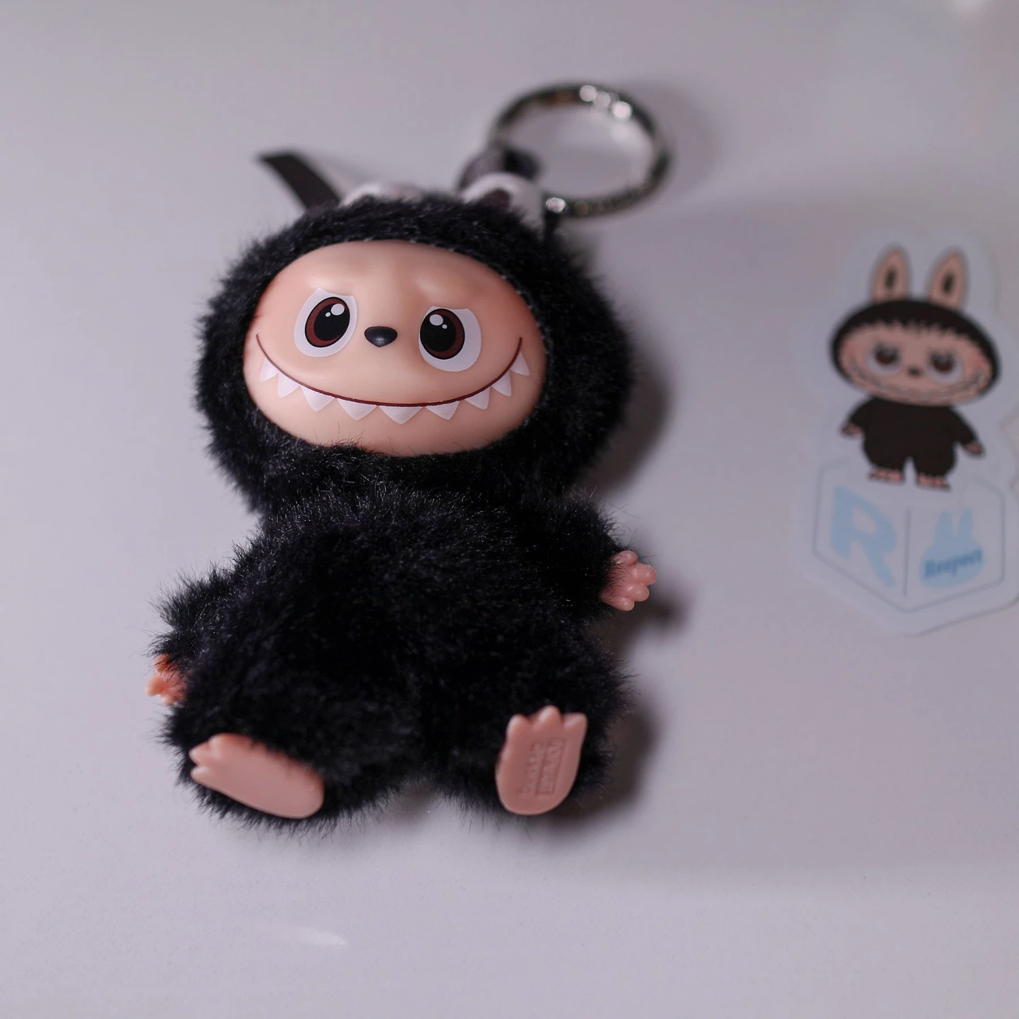 Labubu Pin For Love Series - R - Respect - photo 2