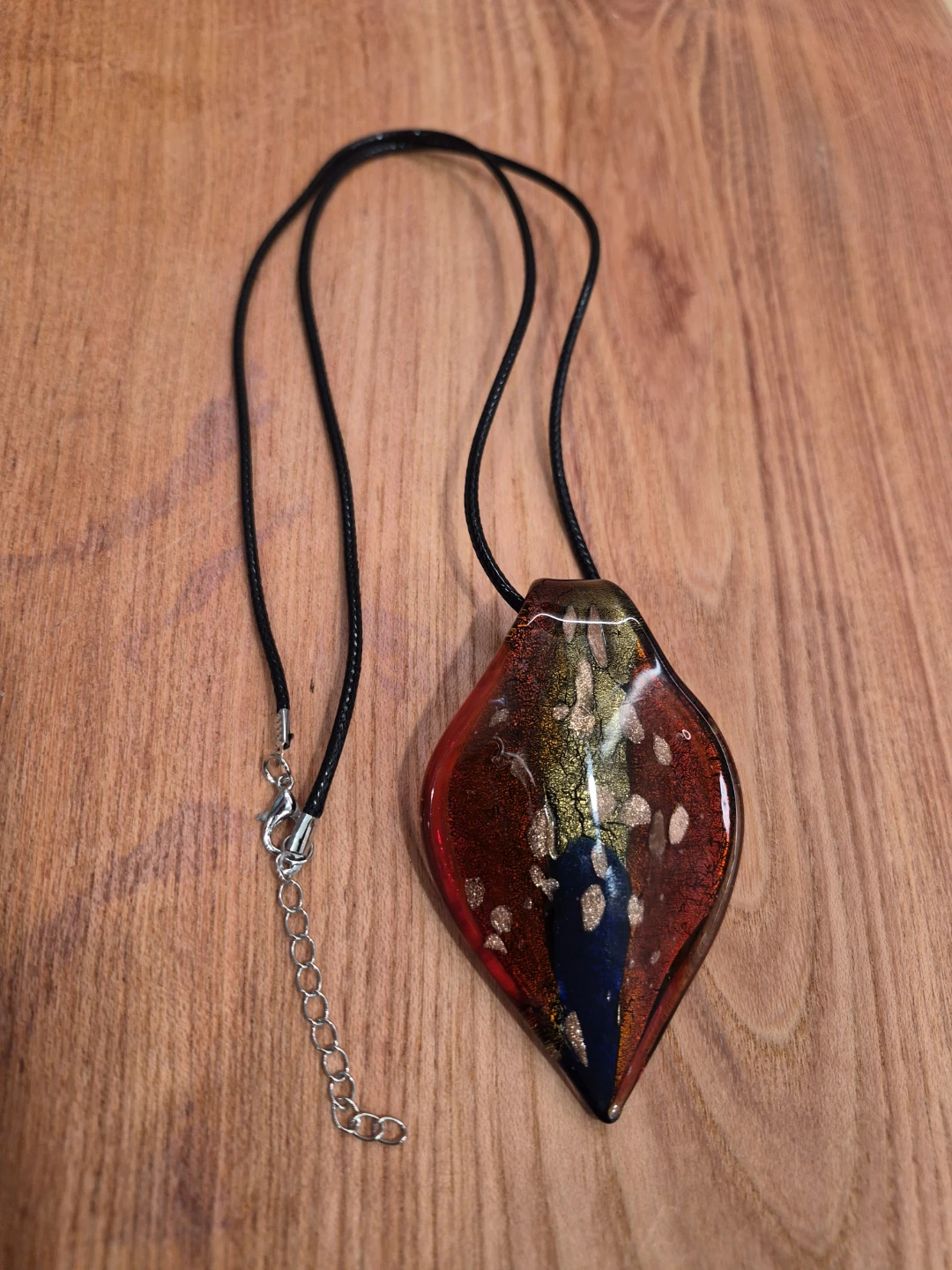 Beautiful Vintage 3" Glass Pentant 24" Necklace