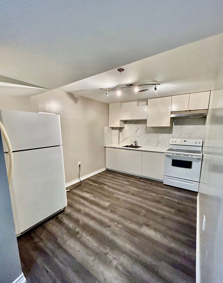 1- bedroom in a 2 bedroom Legal basement for rent. - photo 2