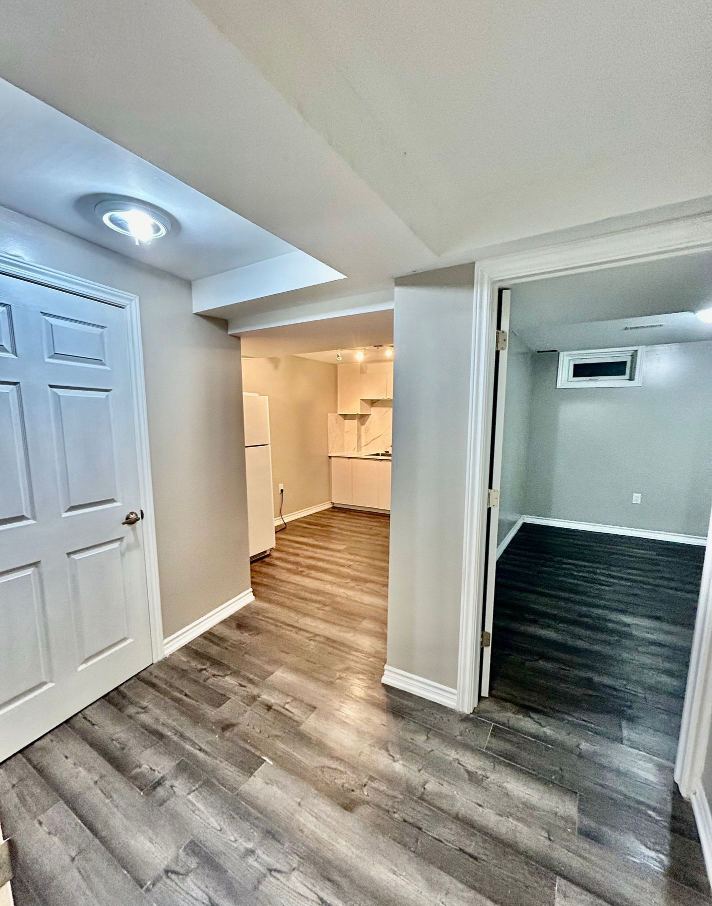 1- bedroom in a 2 bedroom Legal basement for rent. - photo 4