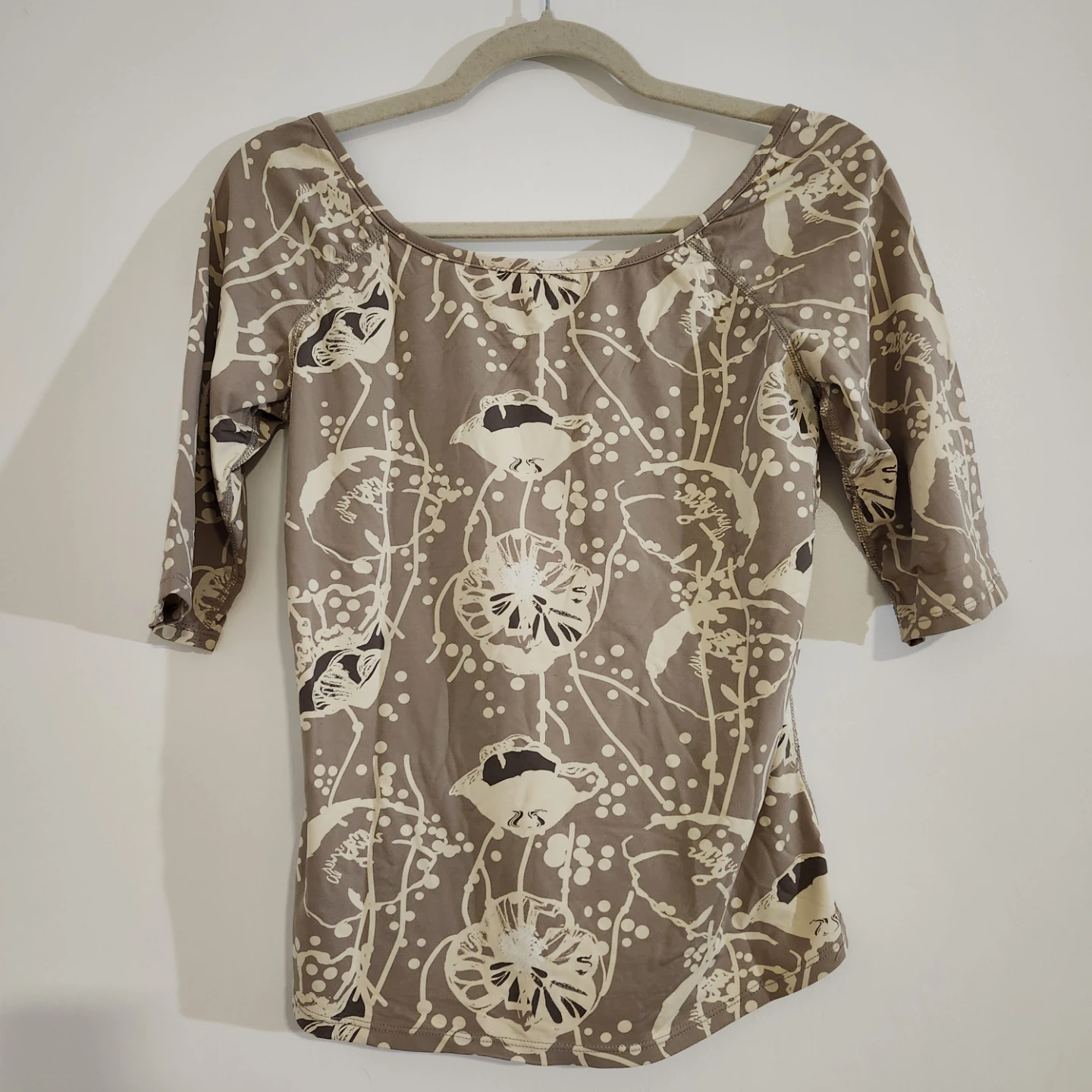 LULULEMON Yellow Floral Scoop Neck Half Sleeve Shirt - photo 2