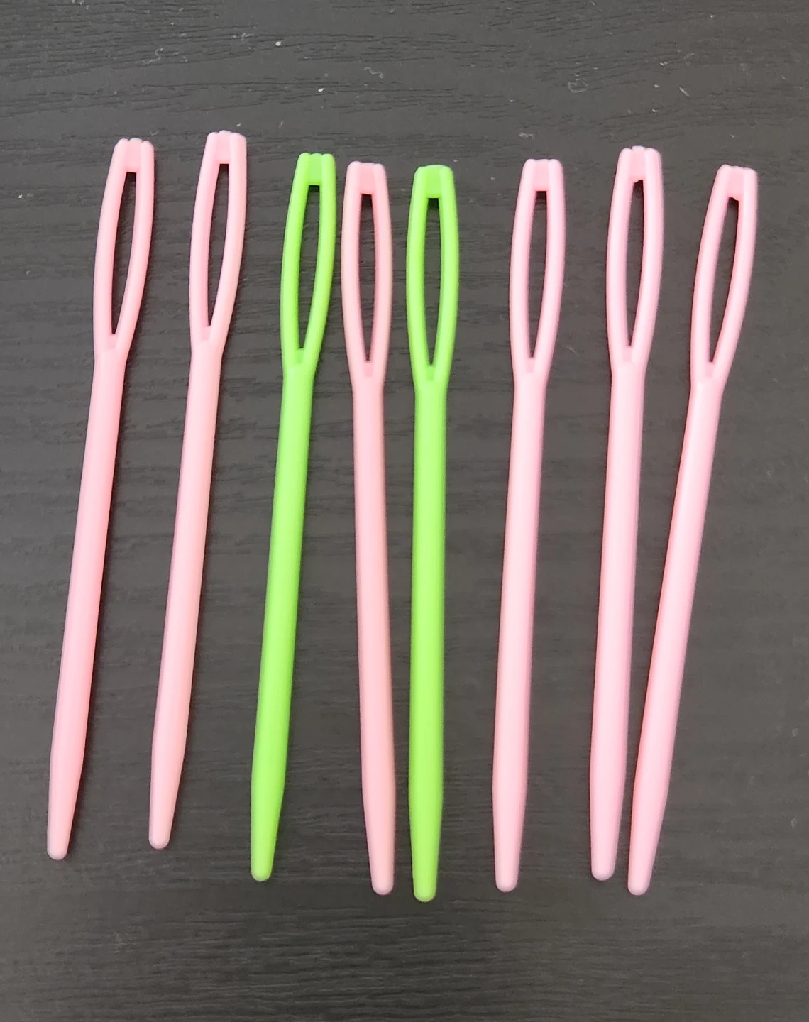 Plastic craft needles for needlepoint