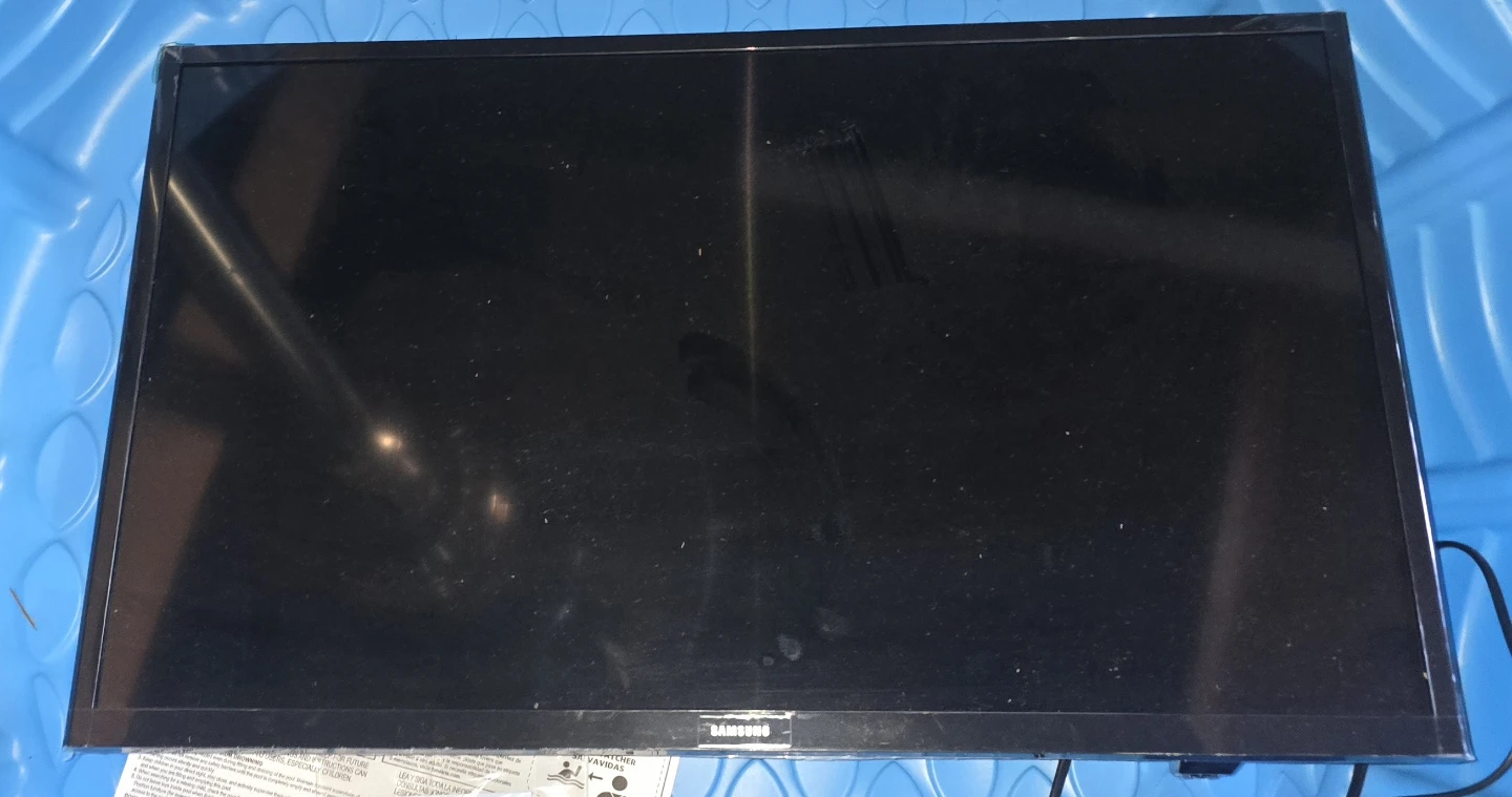 32' Samsung TV - photo 2
