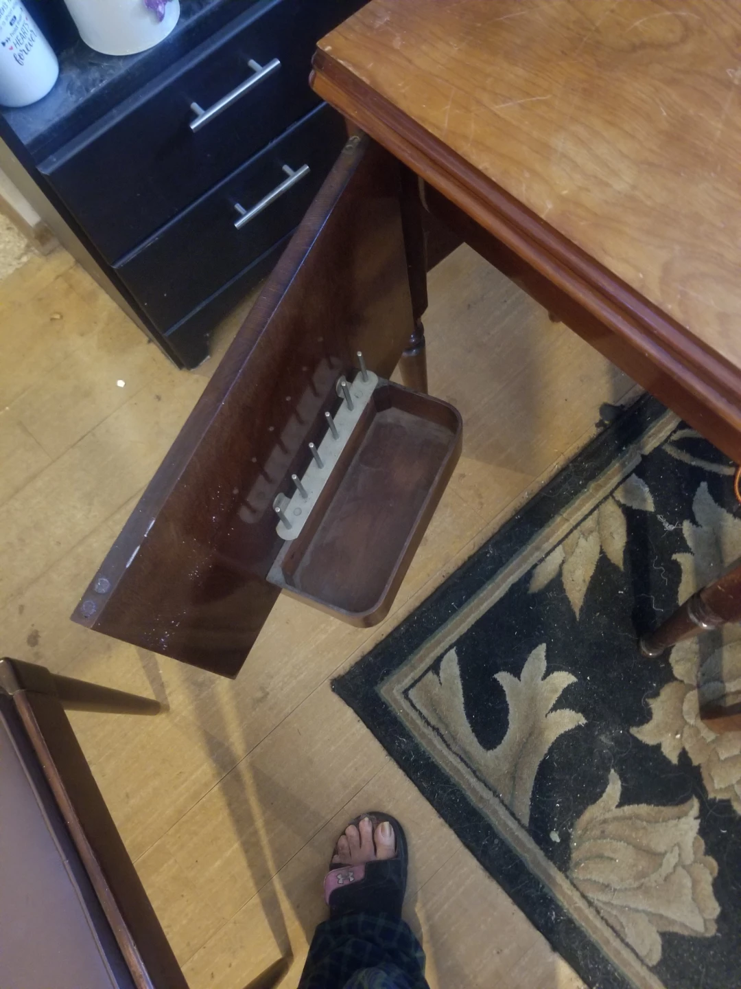 Vintage Singer 99k Sewing Machine in refinished cabinet Table - photo 2