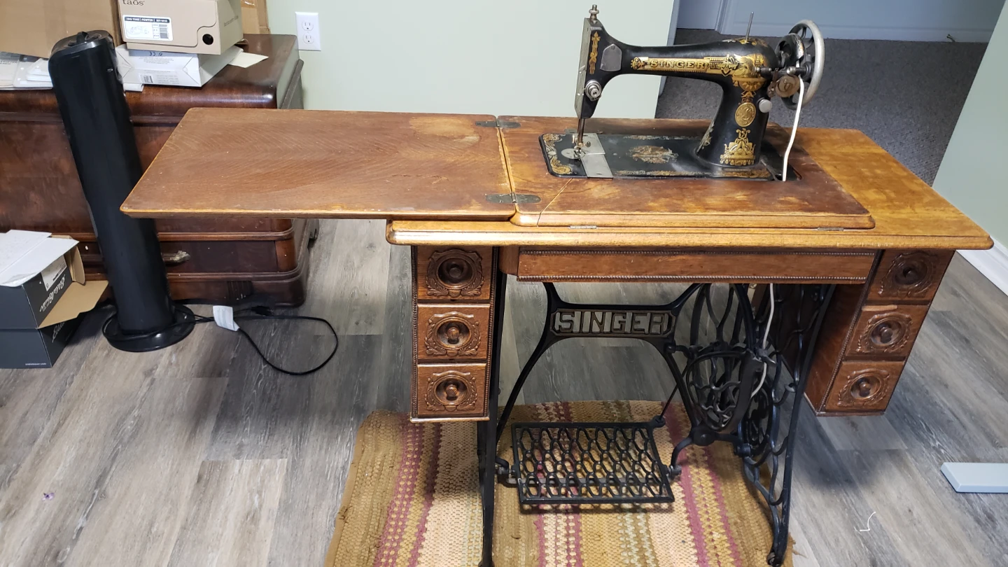 Antique Singer Sewing Machine & Cabinet - photo 4