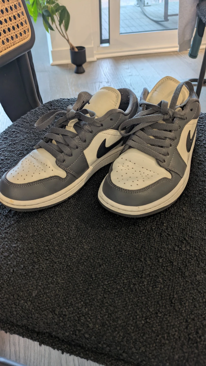 Air Jordan 1 Low Grey Women's US 7.5 - photo 2