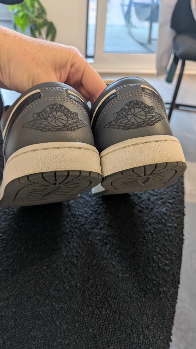 Air Jordan 1 Low Grey Women's US 7.5 - photo 3