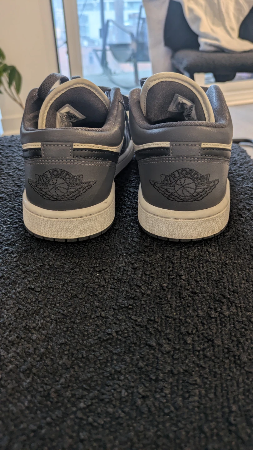 Air Jordan 1 Low Grey Women's US 7.5 - photo 4