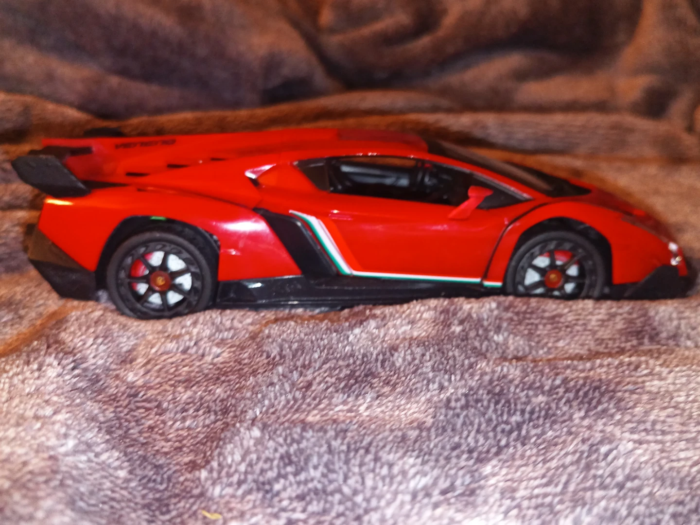 Red Lamborghini Veneno Remote Control Car - photo 4