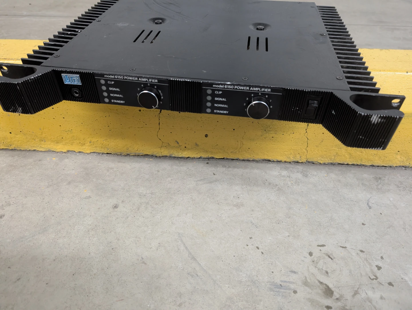 UTI model 6150 POWER AMPLIFIER