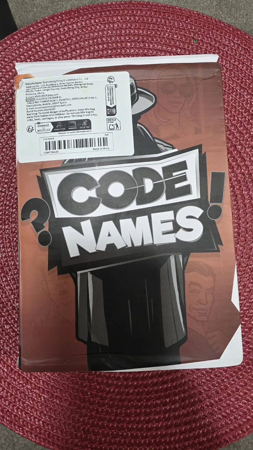Code Names Board Game (French) - New in Box