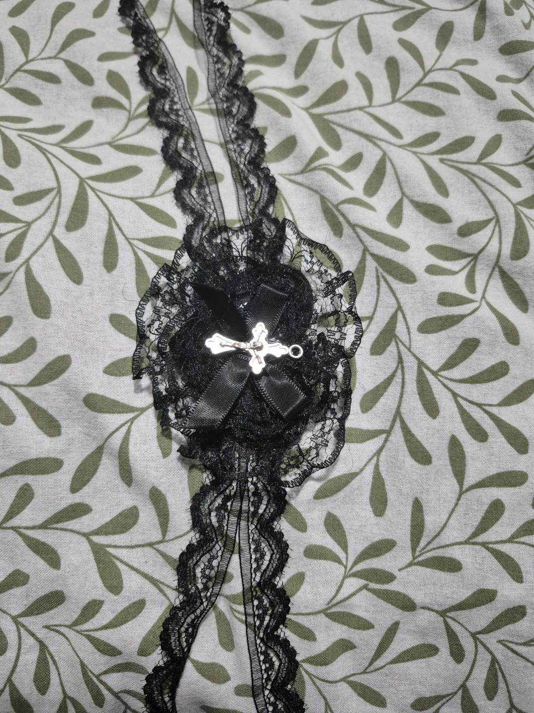 Gothic Black Lace eye patch with Cross Pendant. - photo 2