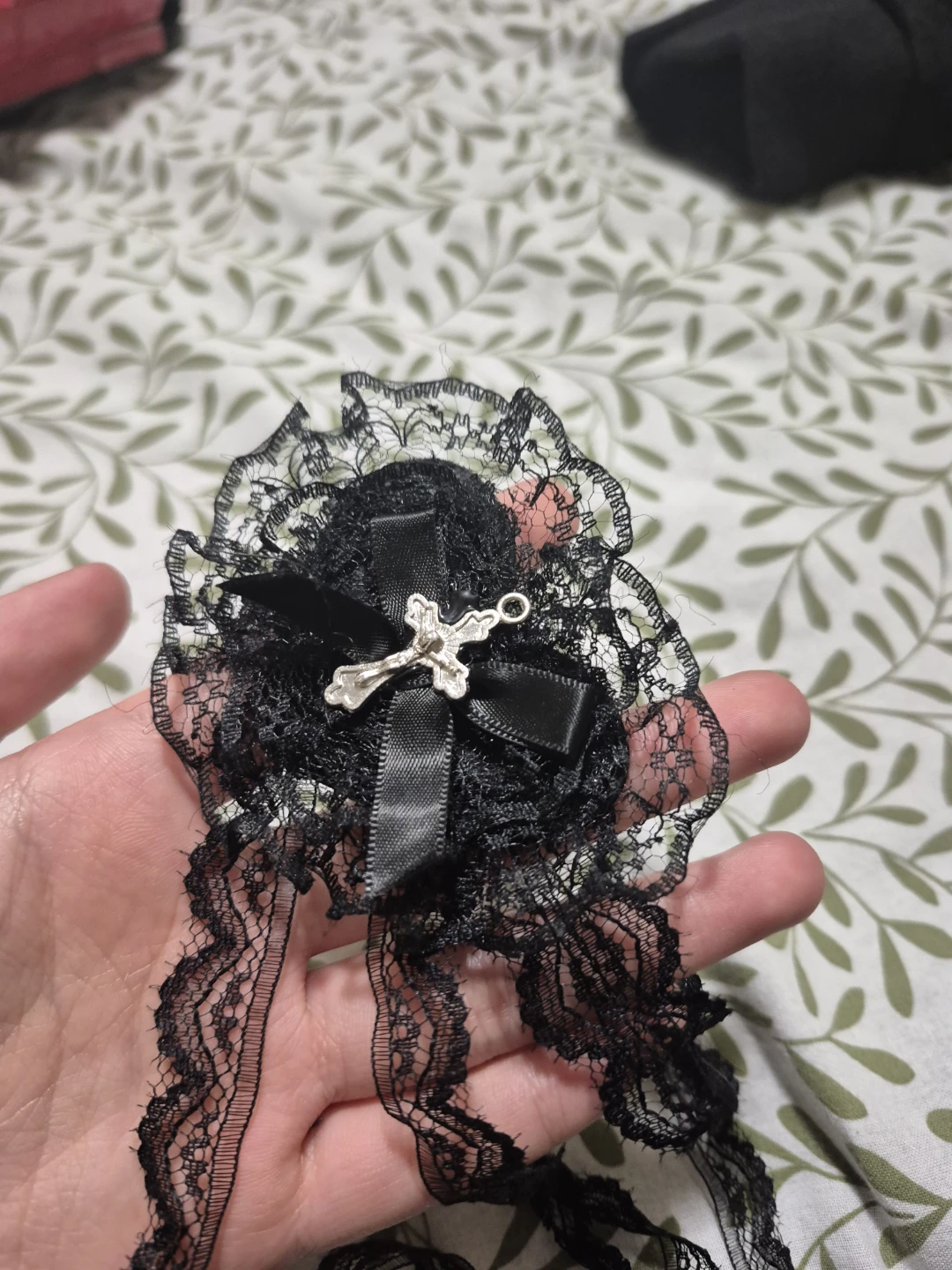 Gothic Black Lace eye patch with Cross Pendant. - photo 3