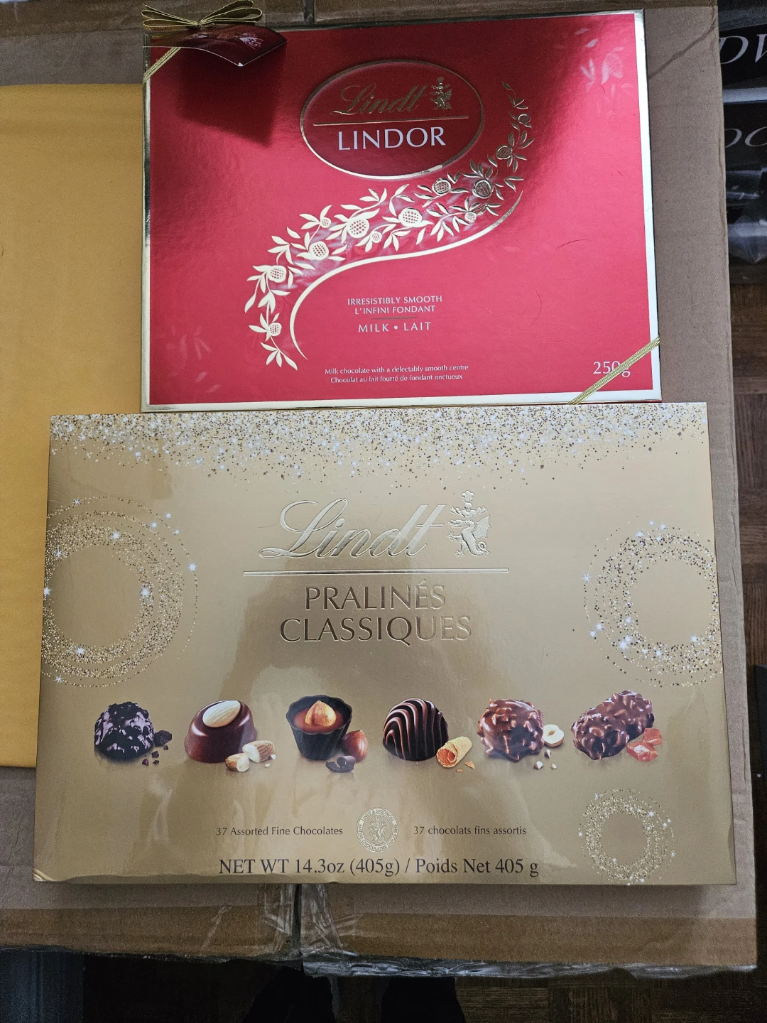 Lindt Pralinés Classiques & Lindor Chocolate Box, BNIB $12 each
