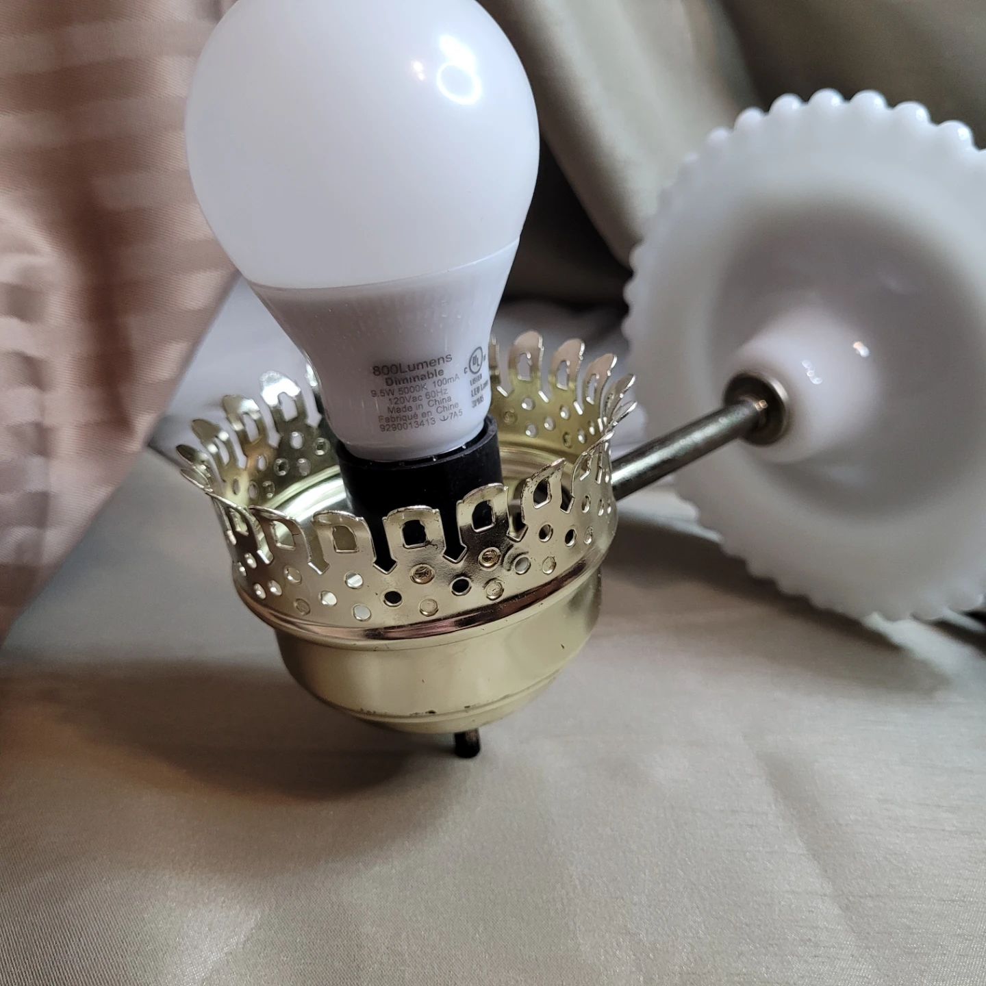 Beautiful Vintage White Milk Glass Wall Sconce - photo 5