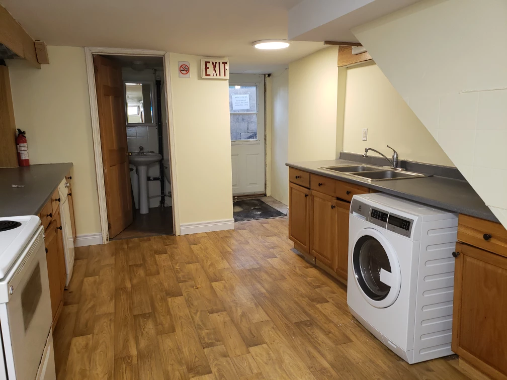 Room for rent in Waterloo for female - photo 5